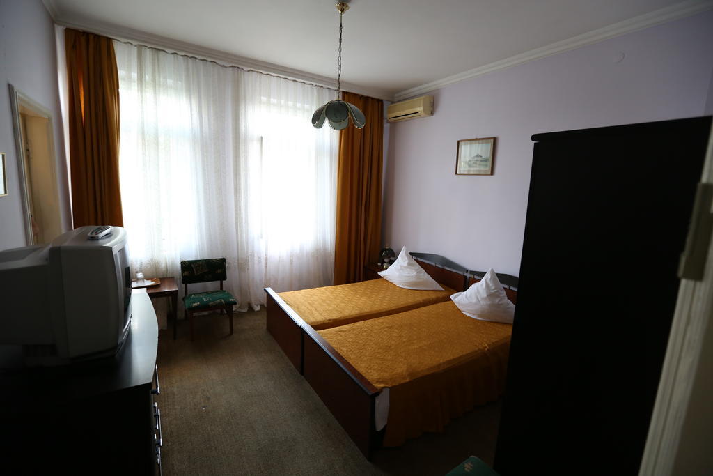 Banat Hotel Bukarest Szoba fotó